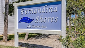 A sign for 'Fernandina Shores' at 61 Harmon Ave.