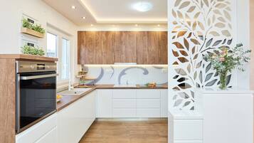 Villa (4 Bedrooms) | Private kitchen | Dishwasher, cookware/dishes/utensils