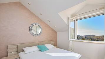 4 bedrooms, iron/ironing board