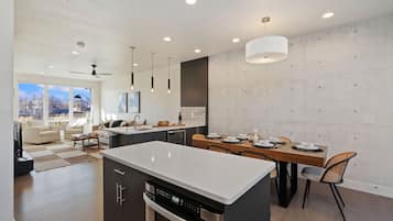 Townhome, Multiple Beds, Patio, Mountain View (908 Jerome St. (Unit 2)) | Private kitchen