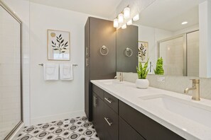 Townhome, Multiple Beds, Patio, Mountain View (908 Jerome St. (Unit 2)) | Bathroom - Mountain View Home w/ King Beds & Rooftop Deck (Fort Collins)