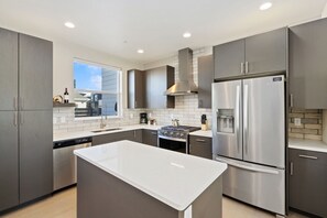 Townhome, Multiple Beds, Patio, Mountain View (908 Jerome St. (Unit 2)) | Private kitchen | Fridge, microwave, oven, stovetop - Mountain View Home w/ King Beds & Rooftop Deck (Fort Collins)