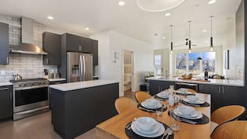 Townhome, Multiple Beds, Patio, Mountain View (908 Jerome St. (Unit 2)) | Private kitchen | Fridge, microwave, oven, stovetop