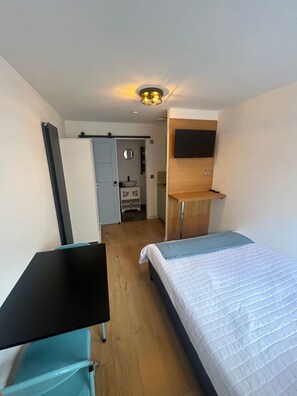 Apartment, Multiple Bedrooms, Patio, City View