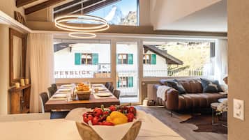 Kondo Mewah, pemandangan gunung | 2 kamar tidur, tirai kedap cahaya, kedap suara, dan Wi-Fi gratis