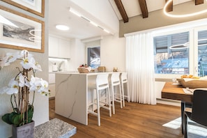 Luxury Condo, Mountain View | In-room dining - Elfi- luxury mountain bijou (Zermatt)