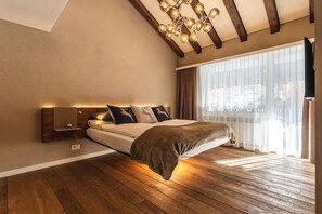 2 habitaciones, cortinas blackout y sistema de insonorización 