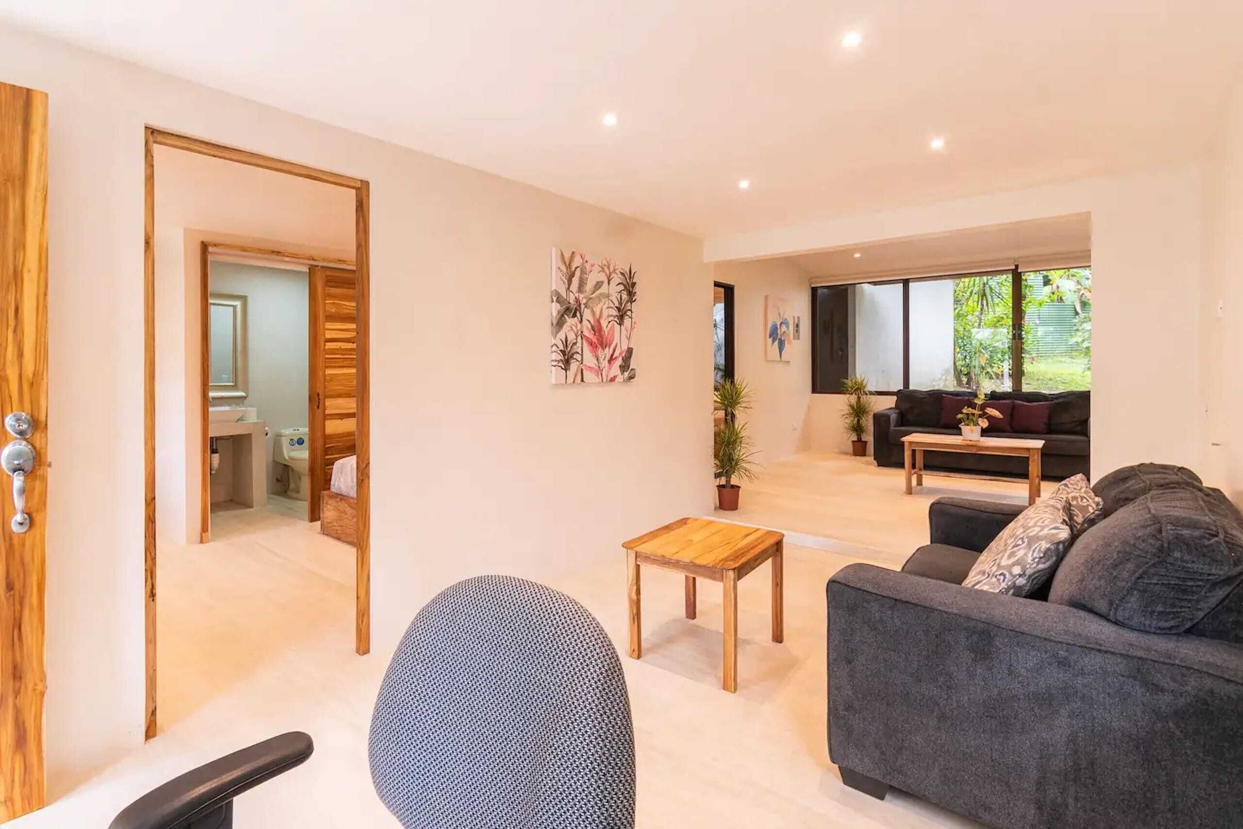 Superior Apartment, Garden View | Living area