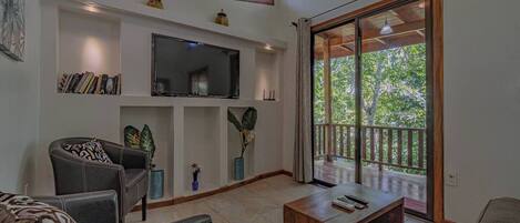 Deluxe Apartment, Garden View | Living area