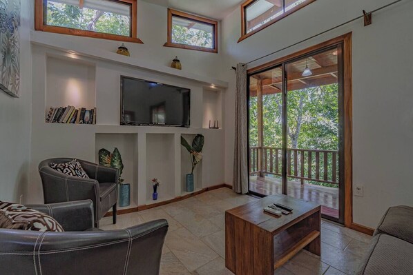 Deluxe-huoneisto, näköala puutarhaan | Oleskelualue