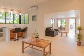 Superior-huoneisto, näköala puutarhaan | Oleskelualue