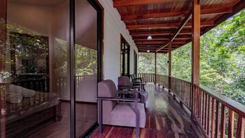 Deluxe Apartment, Garden View | Terrace/patio