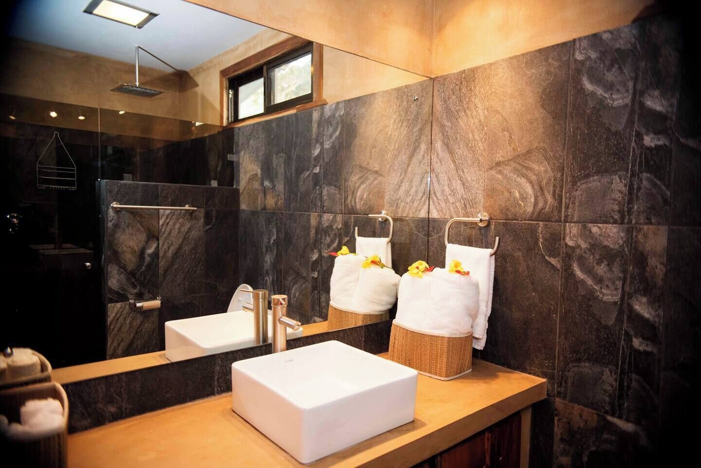 Deluxe Apartment, Garden View | Bathroom | Shower, towels, soap, shampoo