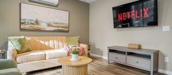 Modern 3 Beds, A/C, Underground Parking, Saddledome & Stampede