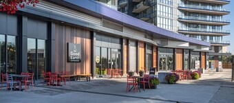 DT Riverside condo near Saddledome, UG parking, AC, 2 bedrooms
