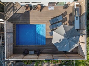 A heated pool - Spacious 5-bedroom house in Ocean Beach with Heated Saltwater Pool!! (Ocean Beach)