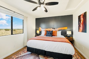 3 bedrooms, desk, iron/ironing board, free WiFi - Relaxing Family Getaway •27mi to Canyon •King •AC •BBQ •WD (Williams)