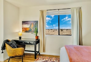 3 bedrooms, desk, iron/ironing board, free WiFi