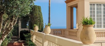 Peaceful garden apartment on Mont Boron spectacular sea view. Brand new renov.