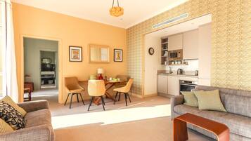 TV connectée, livres, vidéothÚque