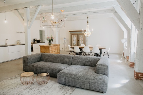 Televisión, chimenea, estéreo