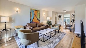 Unclassified image, 3 of 17, button -  Artsy 2BD/2BA House Near DU (Denver)