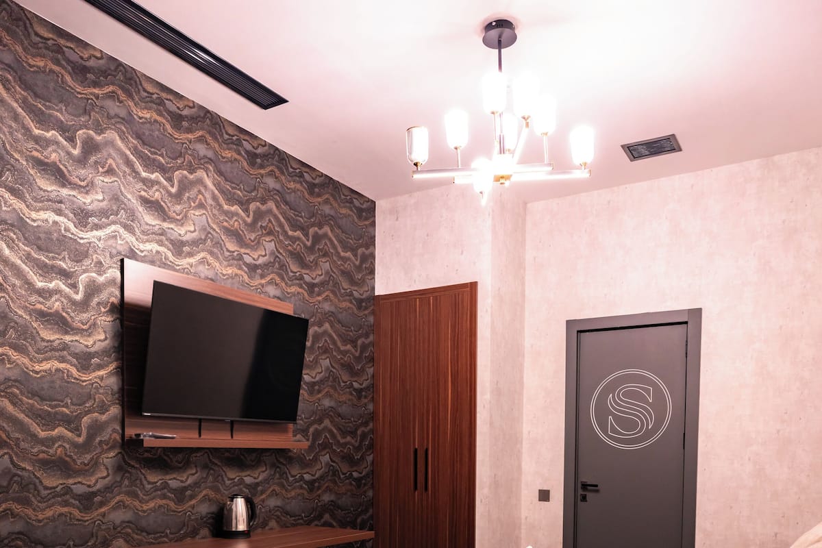 Economy kamer, 1 kingsize bed | Een bureau, geluiddichte muren, gratis wifi