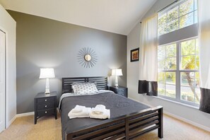 6 bedrooms, internet, bed sheets - Spacious home with game room and mickey shaped pool and gas grill (Kissimmee)