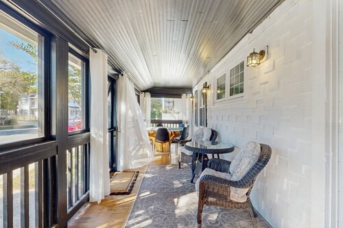 Town of Rehoboth Beach spacious house w/patio, W/D & WIFI