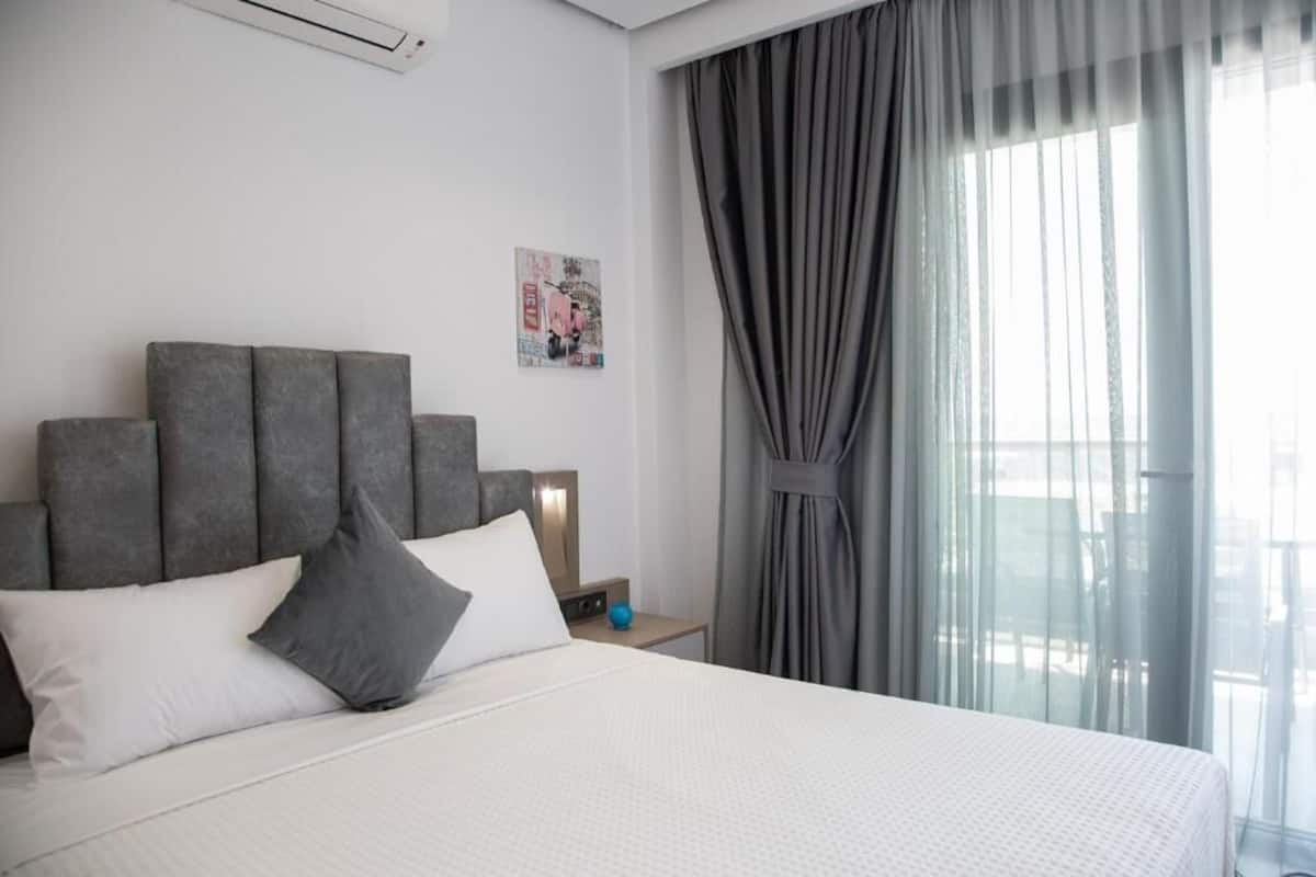 Habitación básica doble | Espacio para trabajar con laptop, insonorización y wifi gratis