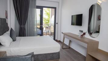 Junior-Studiosuite | Laptopgeeigneter Arbeitsplatz, schallisolierte Zimmer, kostenloses WLAN