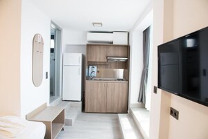 Espacio para trabajar con laptop y sistema de insonorización 