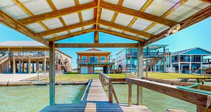 Waterfront house with private patio, dock access and free WiFi