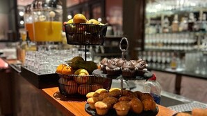 A breakfast buffet with various pastries, fruits, and a juice dispenser. - HRO Hotel Rittergut Osthoff GmbH (Georgsmarienhuette)