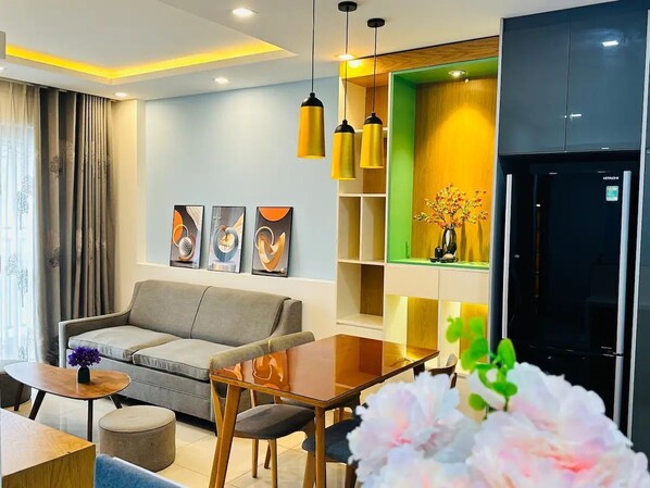 Perhehuoneisto, parveke, kaupunkinäköala | Oleskelualue