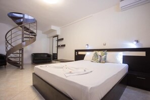 Basic Apartment | Laptop workspace, soundproofing, free WiFi - Villa Amalia Sun Beach (Volvi)
