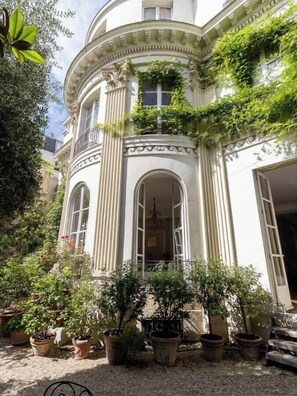 Experience the grandeur of this historic building, featuring a central entrance with ornate details and a symmetrical facade.