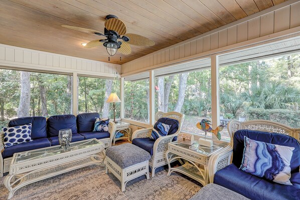 TV, DVD player, table tennis - 3 BR Home with private pool in Palmetto Dunes, close to beach (Hilton Head)