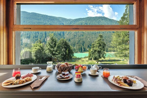 Kontinental frokost hver dag (EUR 15 per person)