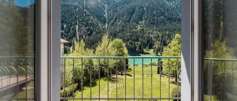 Habitación individual, vista al lago | Vista al jardín