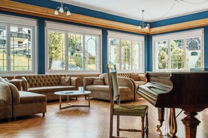 Televisión de pantalla plana de 32 pulgadas con canales por satélite