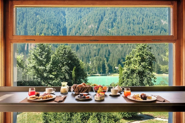 Desayuno continental diario (EUR 15 por persona)