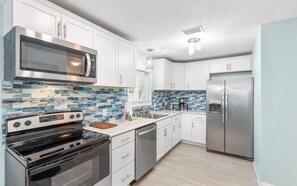 Townhome, Multiple Beds (Blue Dolphin) | Private kitchen - Blue Dolphin (Santa Rosa Beach)