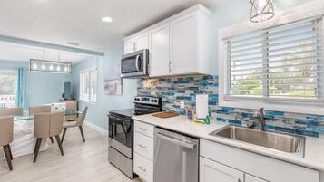 Townhome, Multiple Beds (Blue Dolphin) | Private kitchen