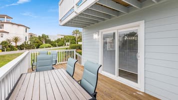 Townhome, Multiple Beds (Blue Dolphin) | Outdoor dining