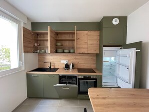 Réfrigérateur, four, plaque de cuisson, lave-vaisselle