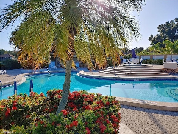 Piscine extérieure, piscine chauffée