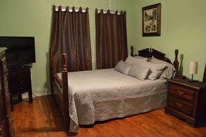 2 bedrooms, desk, iron/ironing board, free WiFi