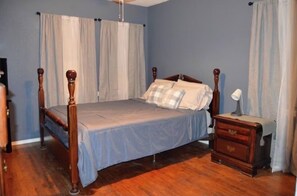 2 bedrooms, desk, iron/ironing board, free WiFi