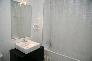 1 bedroom - 15 in Portim o With 1 Bedrooms and 1 Bathrooms (Portimão)